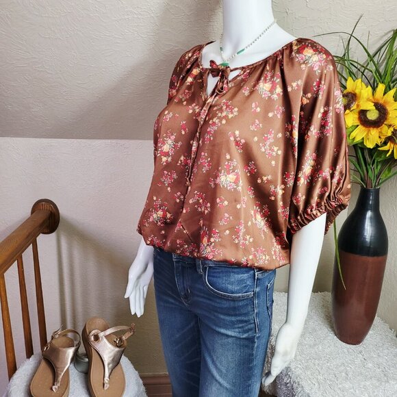 Kylie Paige adorable cottage core satin blouse with floral pattern - Picture 5 of 8